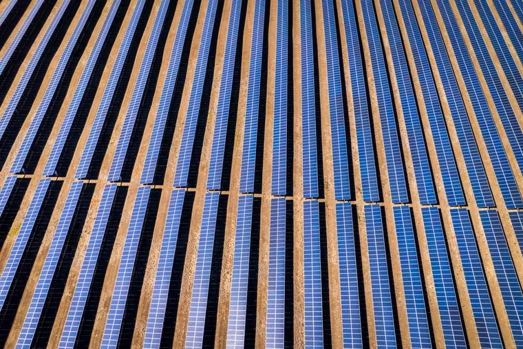 Usina solar industrial vista de cima